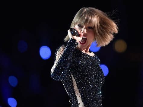 Taylor swift click - Mar 5, 2024 · 00:01. 00:53. Swifties were left concerned for Taylor Swift’s health after the pop star appeared to be sick during her Eras Tour concert in Singapore on Monday night. Swift, 34, was seen ... 